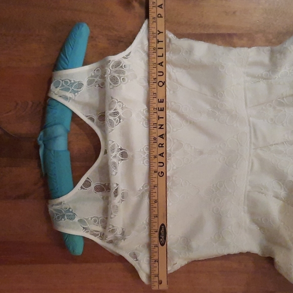 Classic Lace Dress - Picture 7 of 8